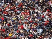 出色发挥首场状态爆棚，中国队观众沸腾，德约科维奇重返赛场比赛高潮迭起