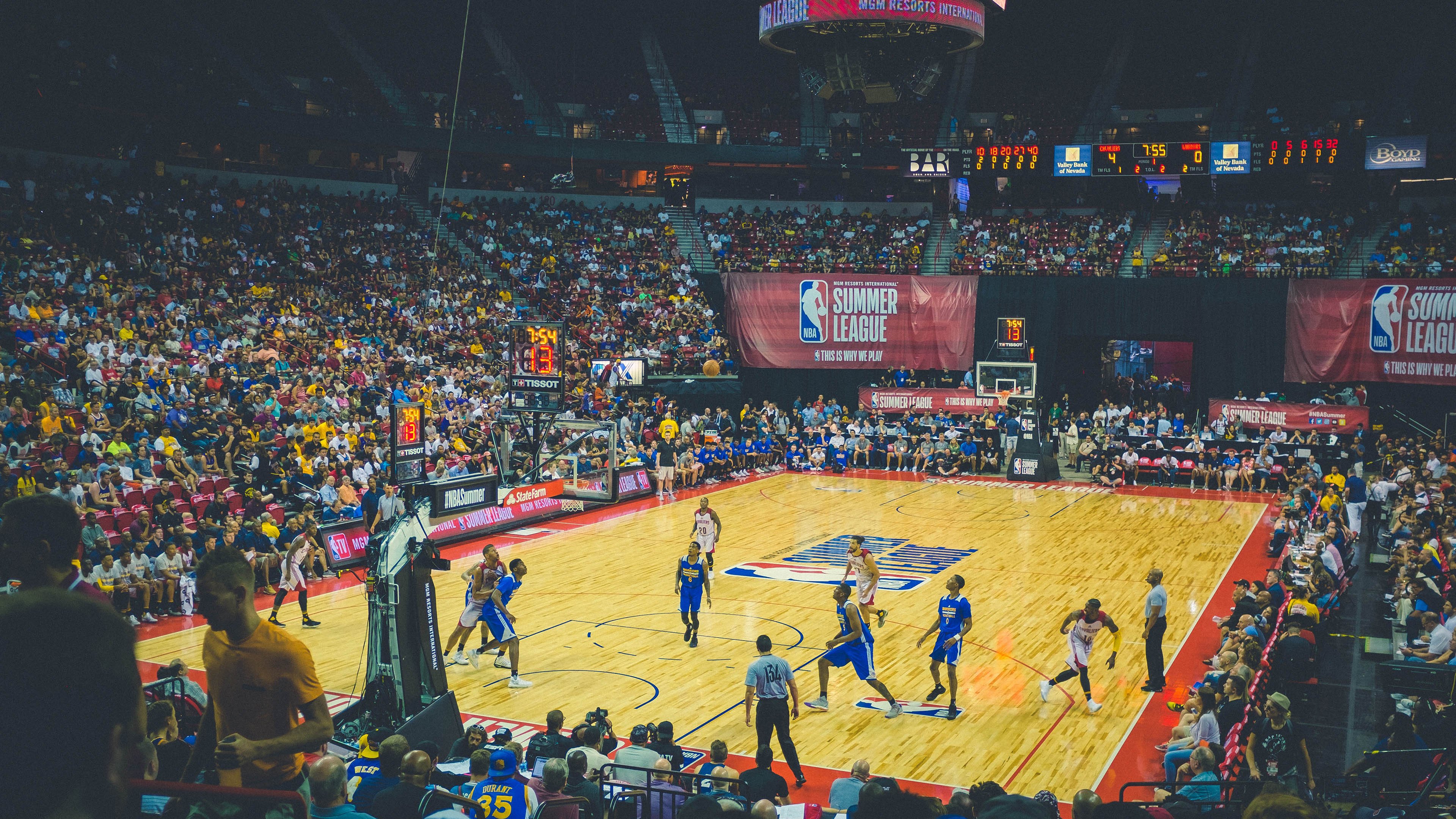 欧冠首回合对决在即！北京国安演练定位球，俄克拉荷马城雷霆密集防守应对